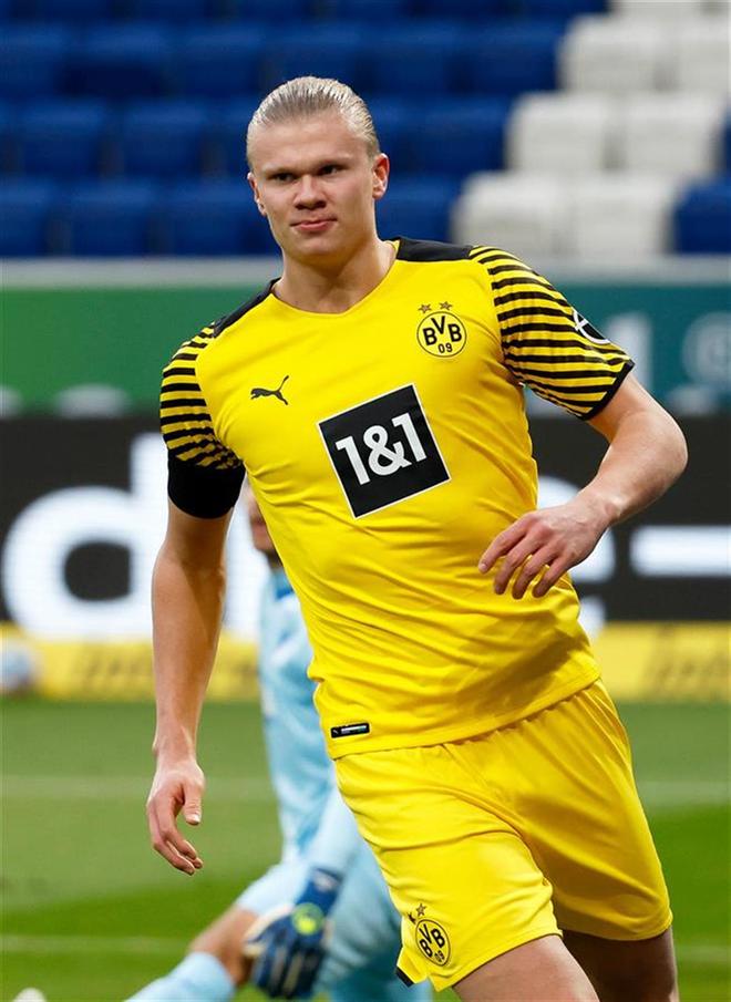 申花发布球队32岁生日海报，却把“32nd”写成“32th”（申花32岁生日海报出错：把“32nd”误写成“32th”）