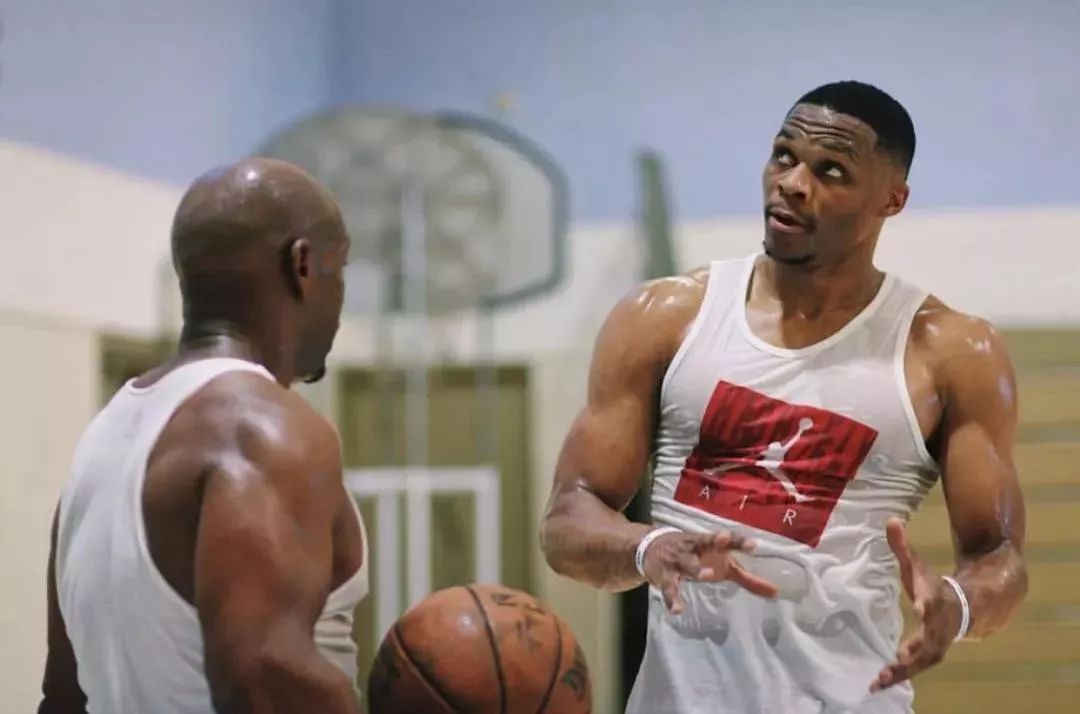 国米肠子悔青了吧？米兰700万投资蜡笔，收益直指联赛冠军（国米会后悔吗？米兰700万押注蜡笔，回报直指联赛冠军）