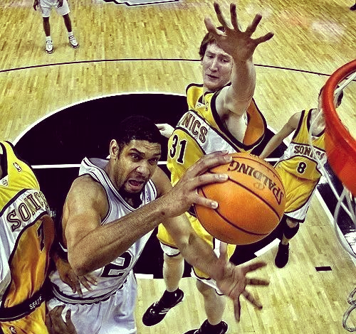 世体：戴上面具的加西亚像个超级英雄，他是弗里克的王牌球员（世体：佩戴面具的加西亚宛如超级英雄，弗里克麾下的王牌球员）