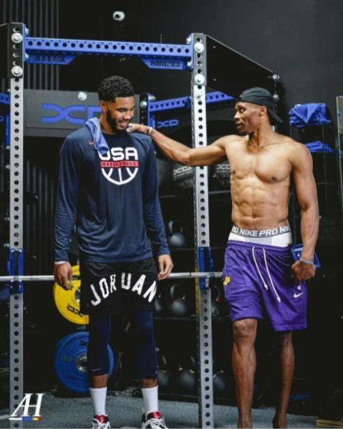 这队的打法是本赛季最治愈的风景（这支球队的打法成了本赛季最让人舒心的风景）