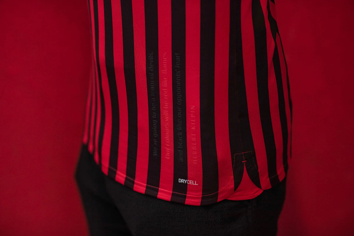 魏祥鑫：我还不是“全村的希望”，争取能踢出来在欧洲立足（魏祥鑫：还谈不上“全村的希望”，要踢出来并在欧洲站稳脚跟）