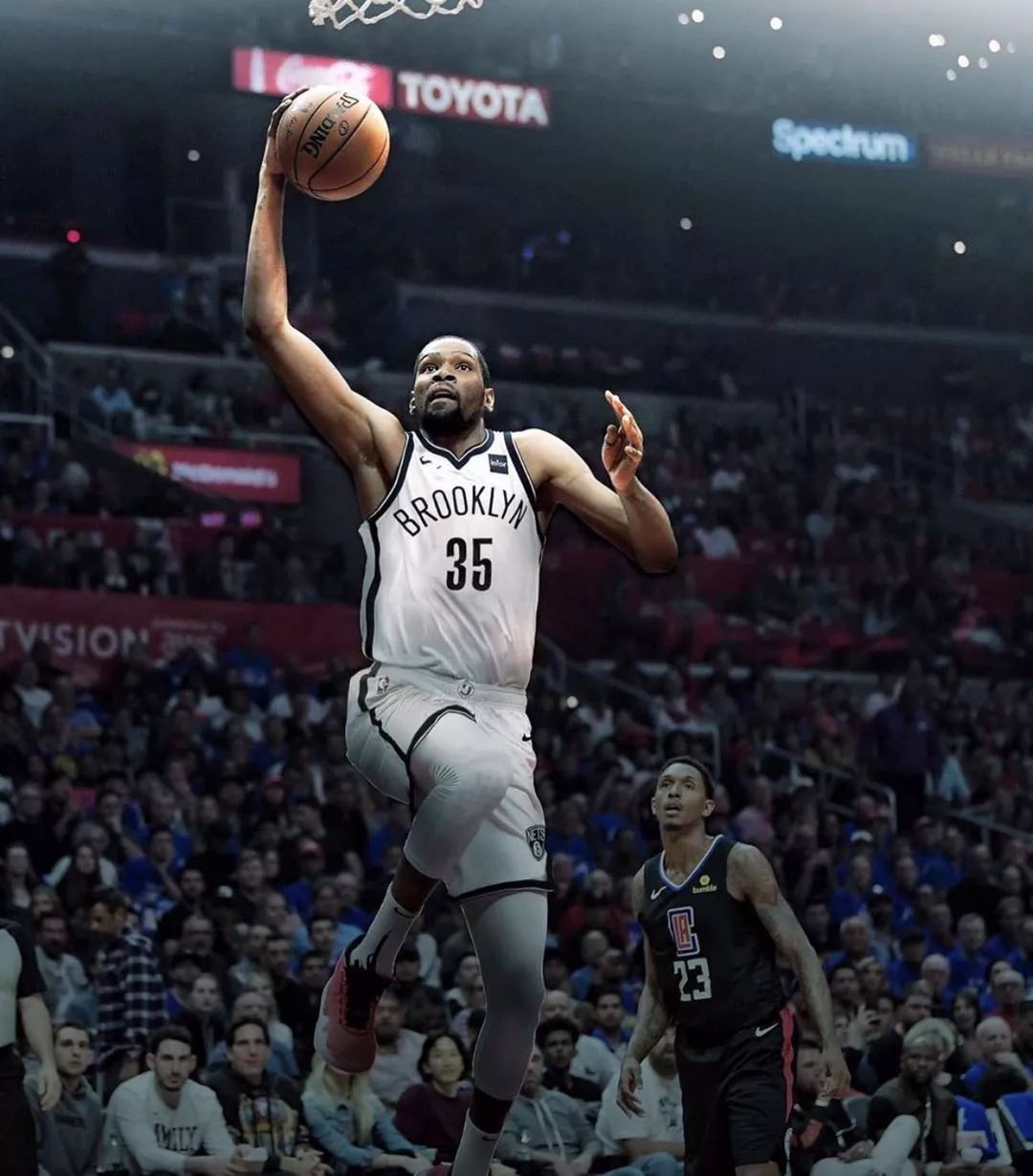 德媒：孔帕尼给所有没有国家队比赛任务的球员放了一周假（德媒：孔帕尼为无国家队比赛任务球员安排一周假期）